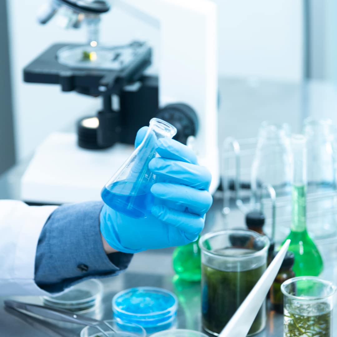 Fragrance-chemicals-in-lab (1)